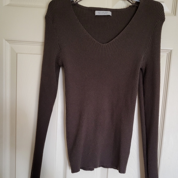 Size M - Picture 2 of 2